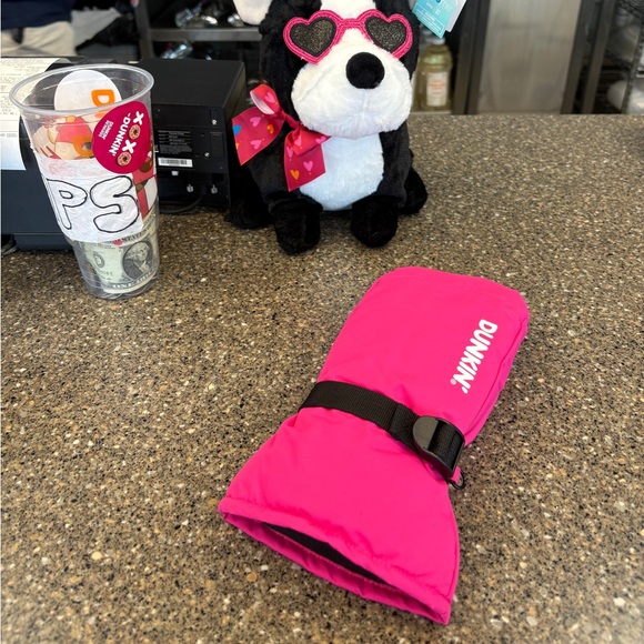 Limited Edition Dunkin Mitten Iced Coffee Glove 2026 Winter Left Hand Pink New - Picture 2 of 8
